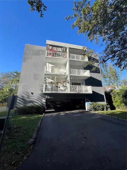 645 NE 121st St Unit 404, North Miami, FL 33161