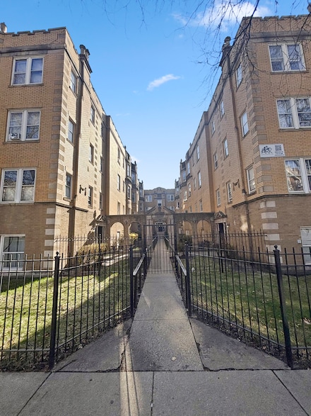 7405 N Damen Ave Unit BSMNT, Chicago, IL 60645