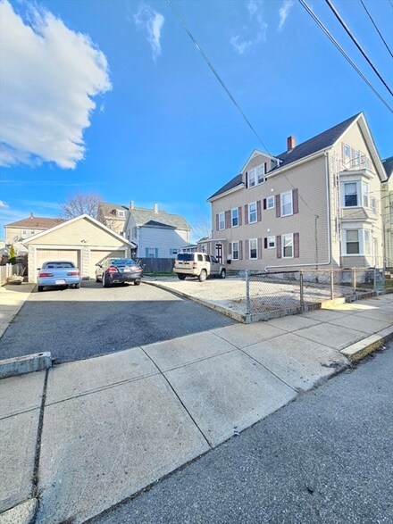 81 Morton St, Fall River, MA 02720