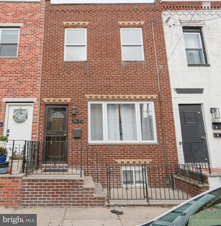 2633 Tasker St, Philadelphia, PA 19145