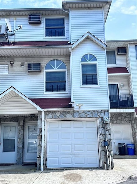 17 Temple Ct, Staten Island, NY 10314