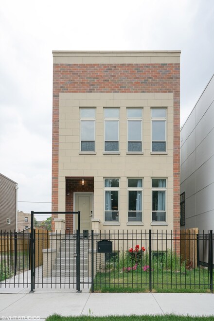 4047 S Calumet Ave, Chicago, IL 60653
