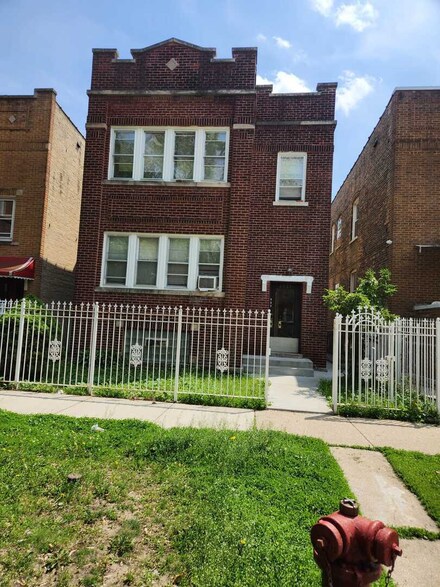 3029 W Gunnison St, Chicago, IL 60625