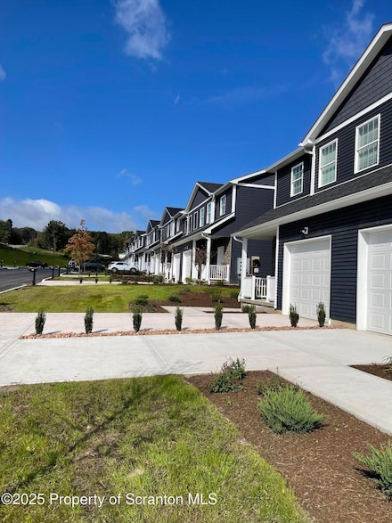 406 Felts St, Taylor, PA 18517