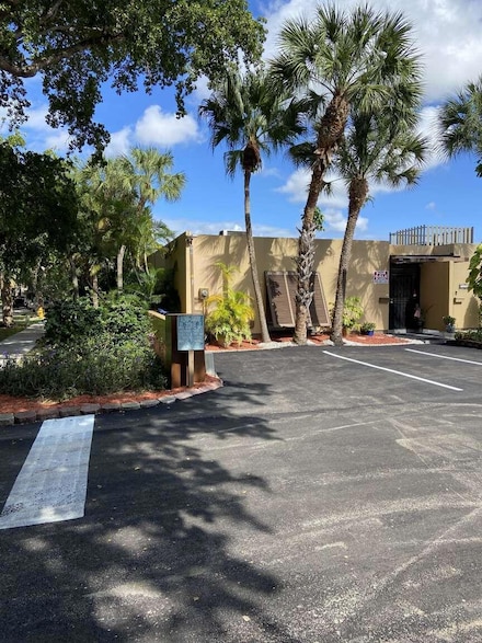 16023 Kingsmoor Way, Hialeah, FL 33014