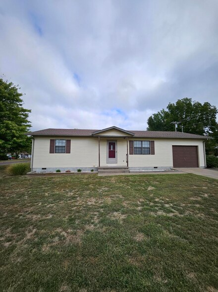 1501 Northview St, Monett, MO 65708