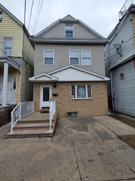 41 Andrew St, Bayonne, NJ 07002