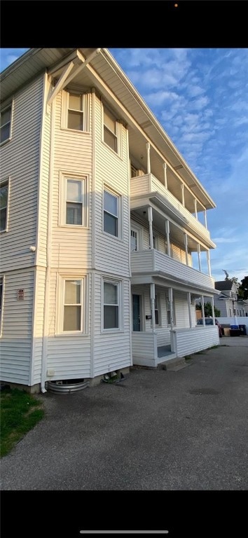 14 Sabra St, Cranston, RI 02910