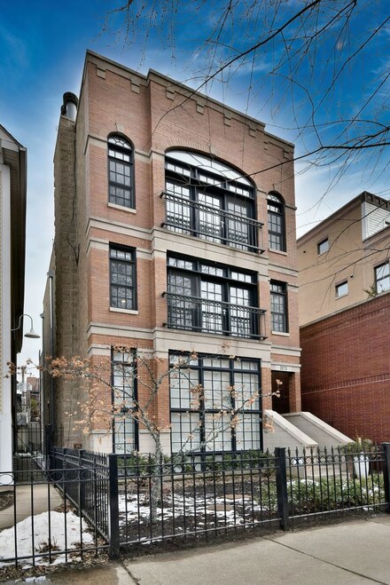 3213 N Clifton Ave Unit 2, Chicago, IL 60657