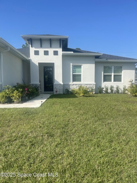 474 Carolina Ave NW, Palm Bay, FL 32907