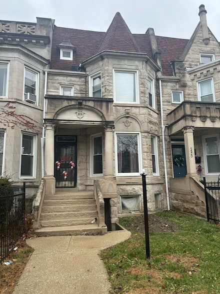 5822 W Washington Blvd, Chicago, IL 60644