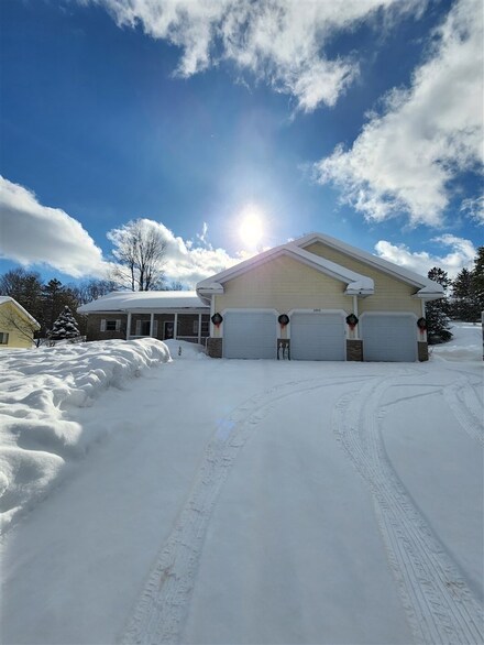 5353 Golfview Ln, Gaylord, MI 49735