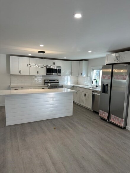 73 Lowe St, Leominster, MA 01453