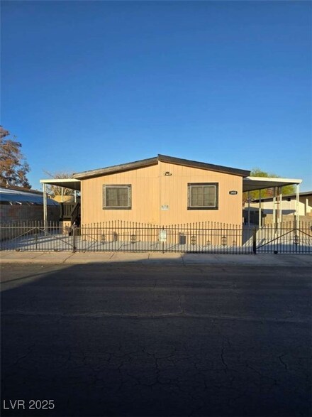 3410 Death Valley Dr, Las Vegas, NV 89122