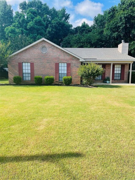 5752 Sweet Meadow Dr, Montgomery, AL 36117