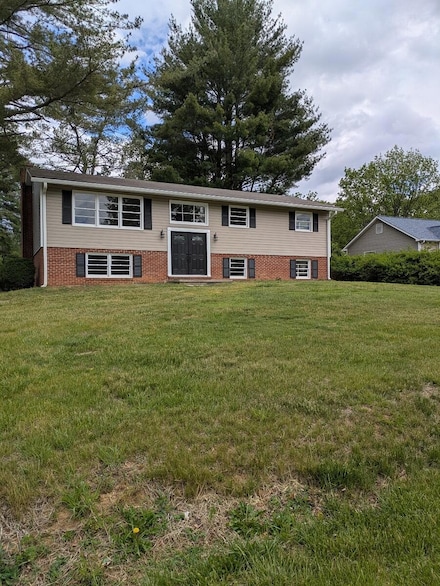58 Lakeland Cir, Troutville, VA 24175