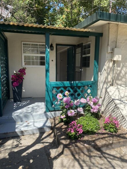 697 Menlo Ave Unit B, Menlo Park, CA 94025