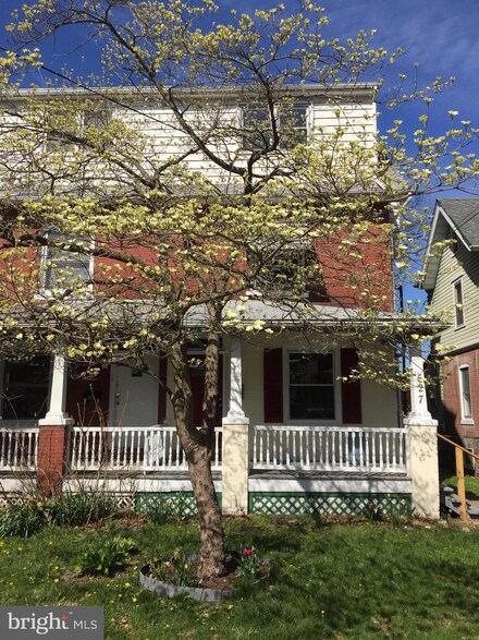 527 Derstine Ave, Lansdale, PA 19446