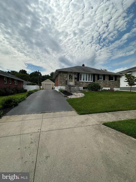 2205 Wyncote Dr, Wilmington, DE 19808