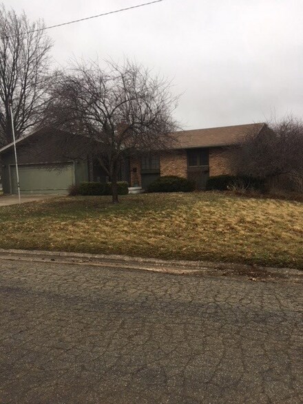 409 Park St, Dysart, IA 52224