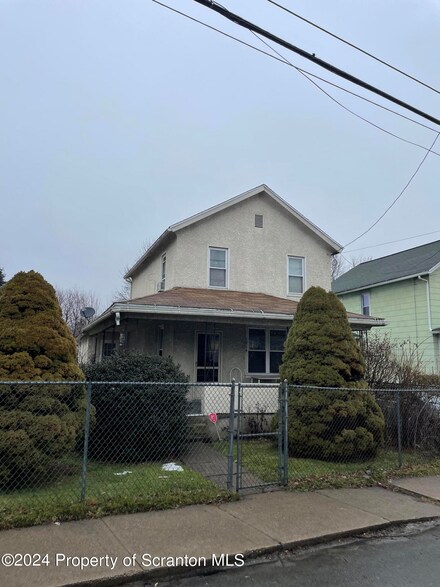 1014 S Main St, Taylor, PA 18517