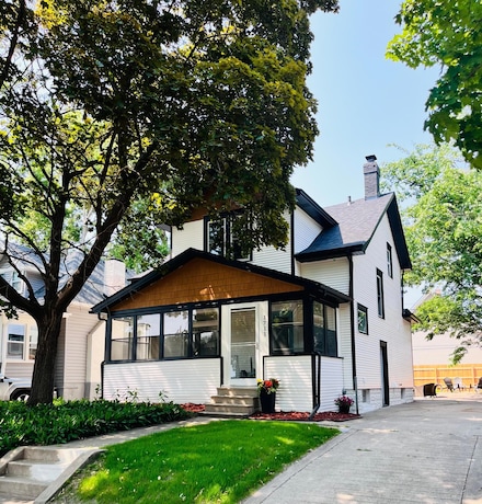 1711 Selby Ave, Saint Paul, MN 55104