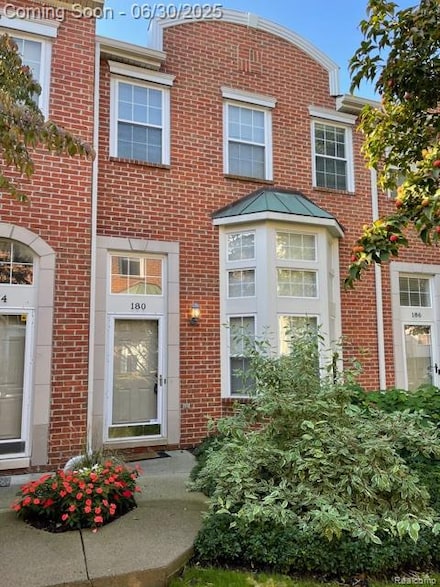 180 S Georgetown Square Unit 80, Royal Oak, MI 48067
