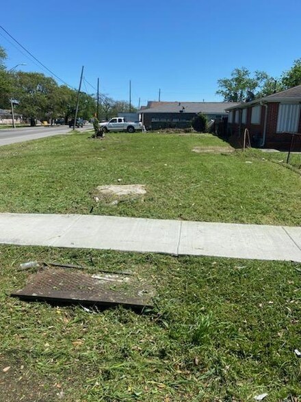 1527 Benton St, New Orleans, LA 70117