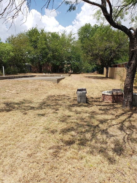 2206 Beverly Dr, Granbury, TX 76048