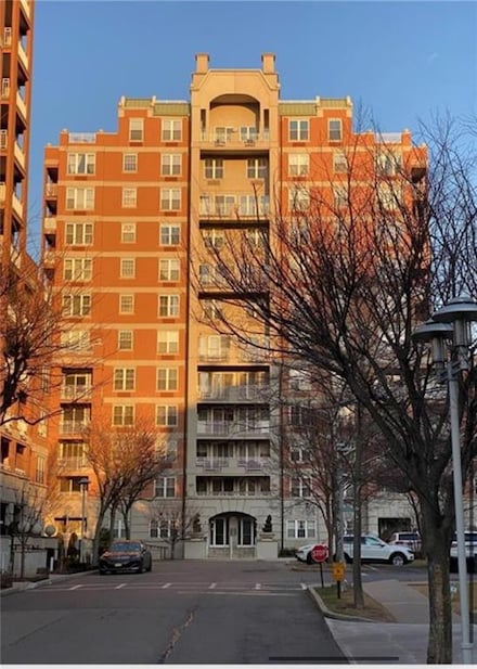 55 Oceana Dr E Unit 8C, Brooklyn, NY 11235