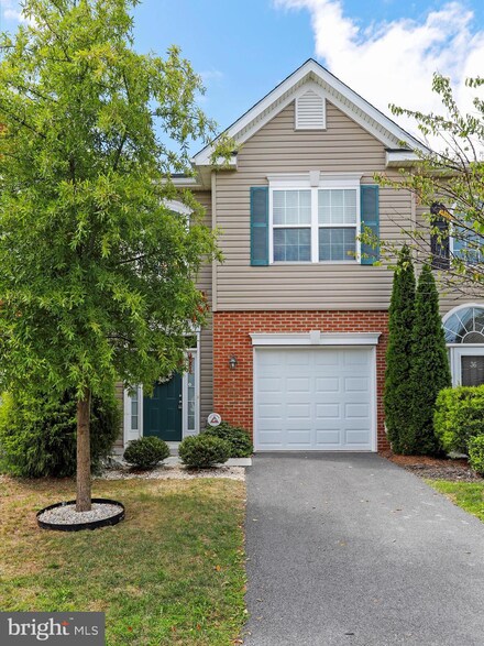 40 Cavendish Way, Falling Waters, WV 25419