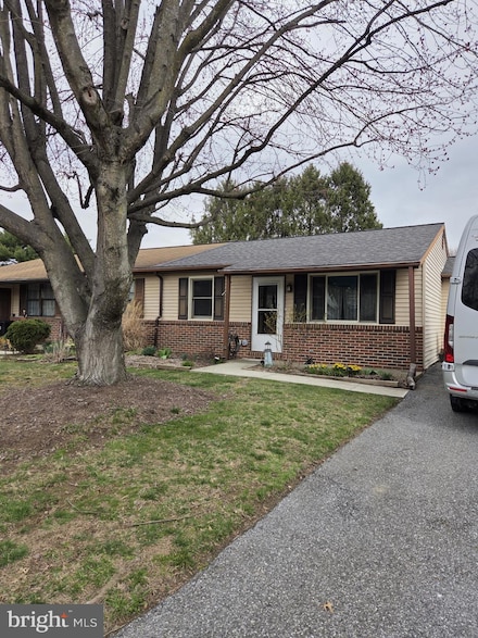 17 Turnbridge Dr, Lancaster, PA 17603