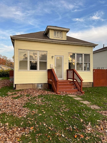 223 S 8th St, Chesterton, IN 46304