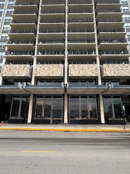 400 E Randolph St Unit 2208, Chicago, IL 60601