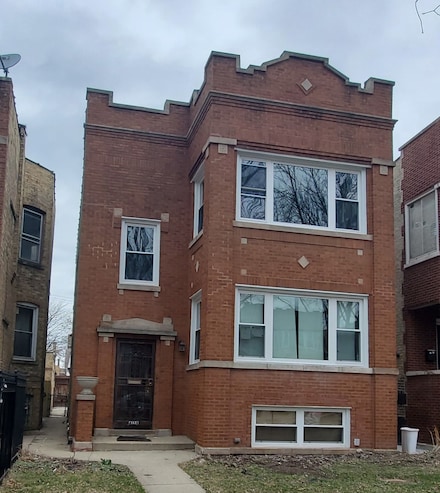 4138 W Barry Ave Unit 2, Chicago, IL 60641