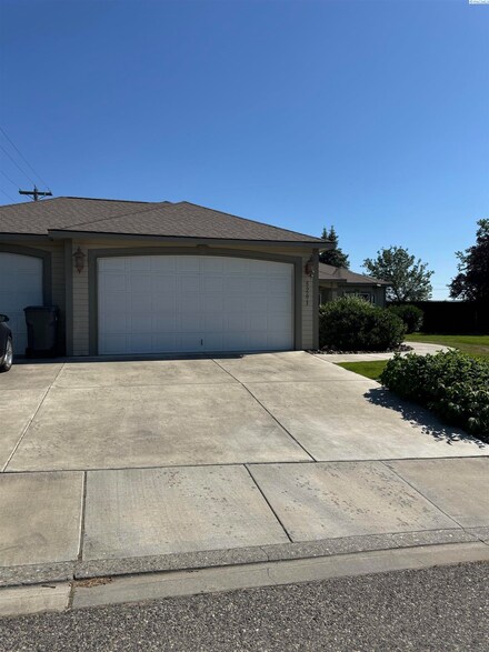 8201 W Bruneau Ave, Kennewick, WA 99336