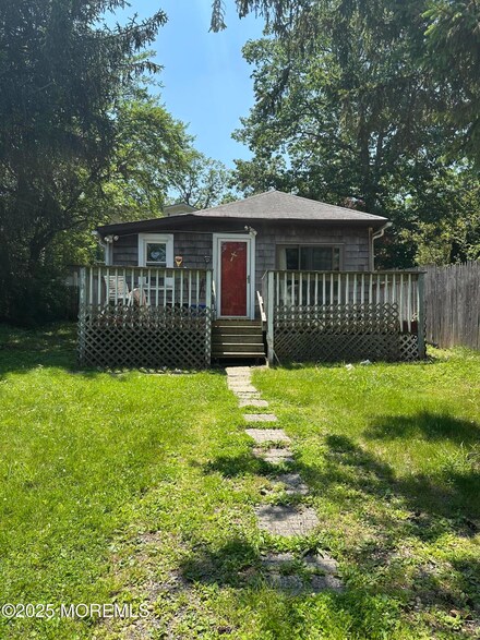 122 Hamilton Ave, Leonardo, NJ 07737