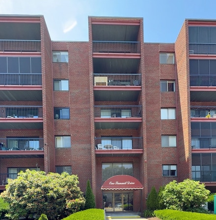 1 Summit Dr Unit 62, Reading, MA 01867