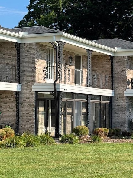 24212 E River Rd Unit 8, Grosse Ile, MI 48138