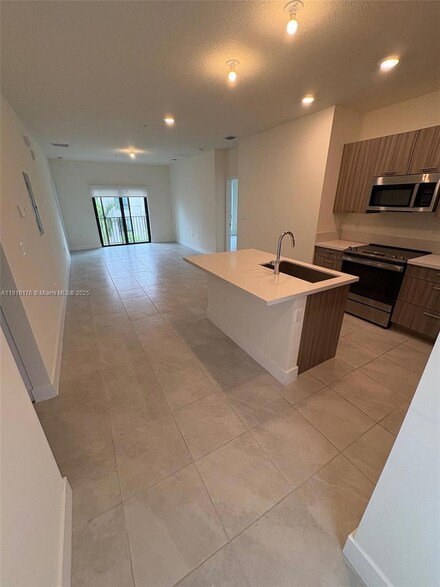 8201 NW 41st St Unit 307, Doral, FL 33166