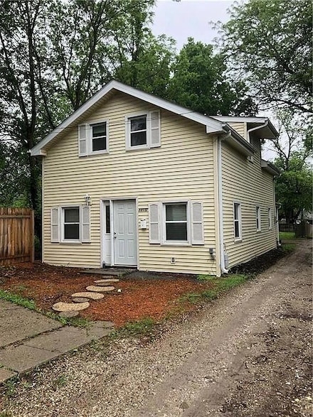 1115 1/2 Locust St, West Des Moines, IA 50265