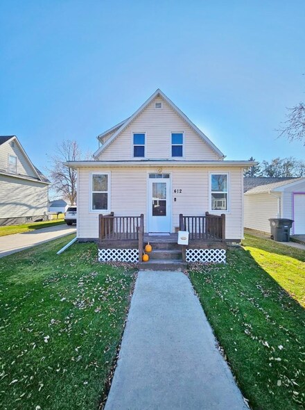 412 2nd St SW, Rugby, ND 58368