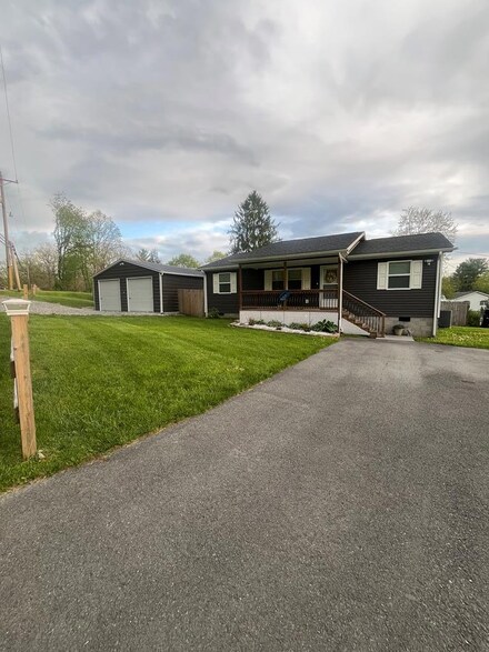 154 Old Grove Rd, Beckley, WV 25801