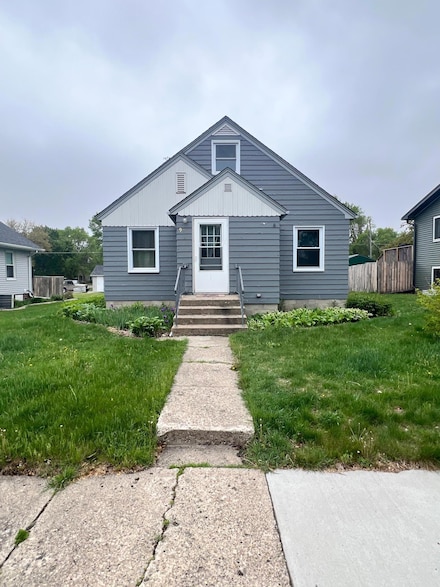 905 12th Ave, Clarkfield, MN 56223