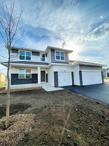 4644 171st St W, Lakeville, MN 55044