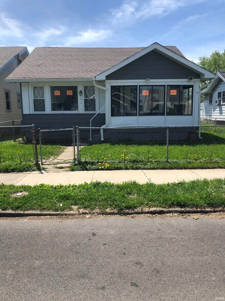 1713 W 11th St, Muncie, IN 47302