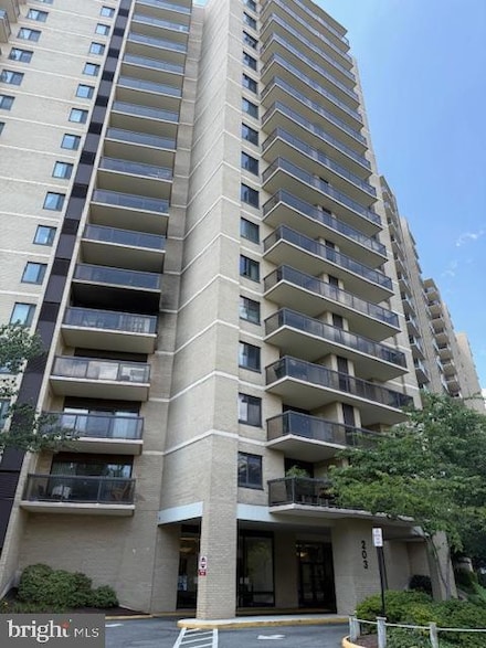 203 Yoakum Pkwy Unit 618, Alexandria, VA 22304