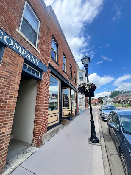 322 N Main St, Galena, IL 61036