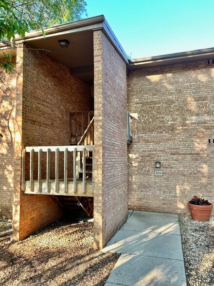 6019 Forest View Rd Unit 2B, Lisle, IL 60532