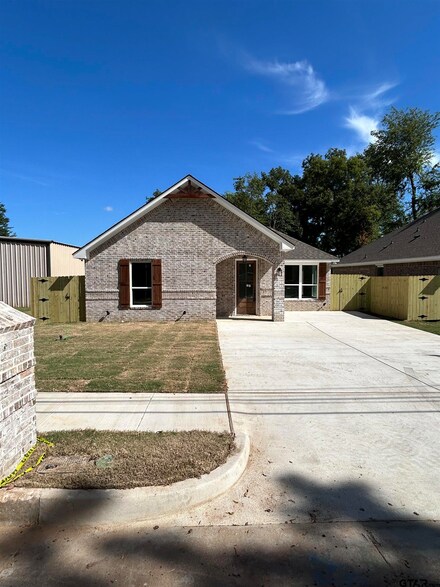 324 E Reeves St, Tyler, TX 75702